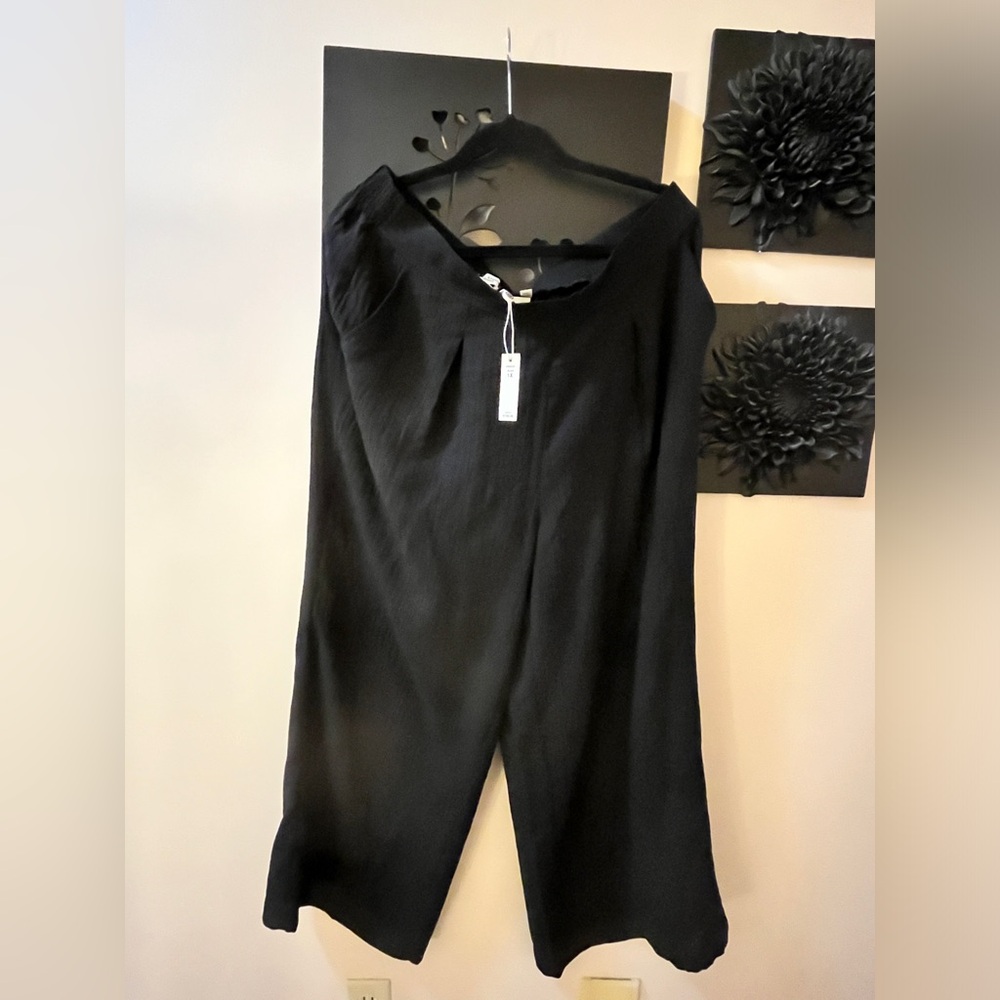 Max Studio London plus size pants. Super soft and flowy. Black. Pockets.